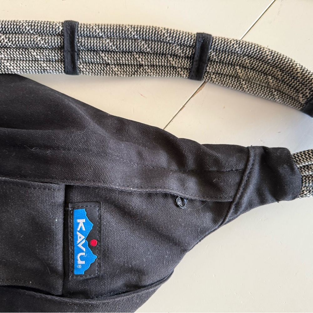 Kavu Black and Gray Sling Pack